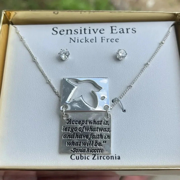 Cubic Zirconia Pigeon Necklace set - Picture 6 of 6